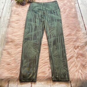 Beyond Yoga Lux Bamboo Fields Walk & Talk High Waisted Capri Leggings sz XS